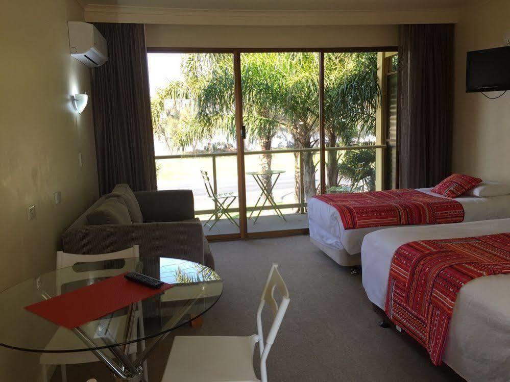 Abel Tasman Waterfront Motel Lakes Entrance Exterior foto